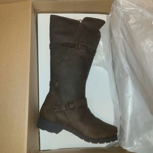 Teva De La Vina brown waterproof leather boots, size 6.5 New In Box never worn